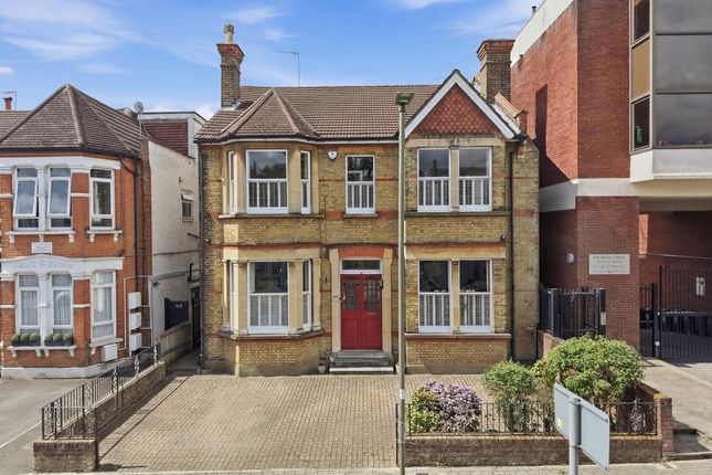 3, Redbourne Avenue, London photo 2