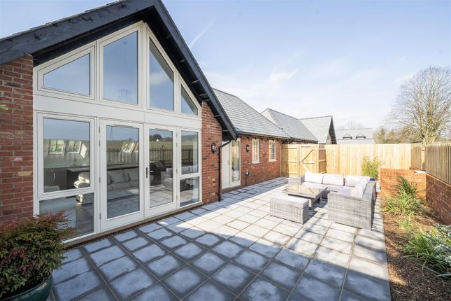 19, Fox View, Blandford Forum photo 3