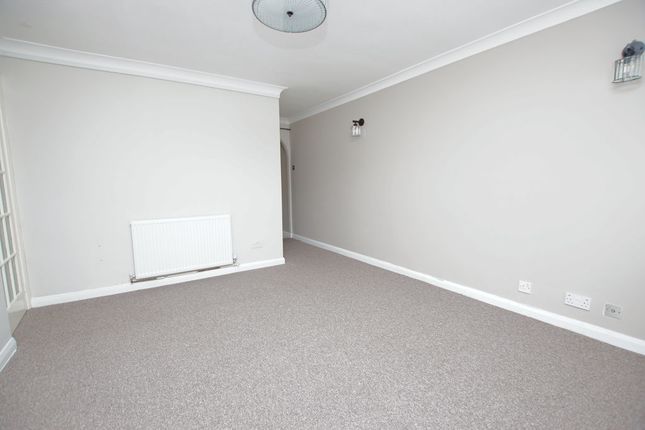 17, Deane Gardens, Lee-On-The-Solent photo 3