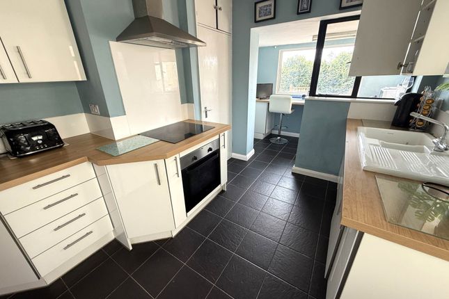 22, Willow Avenue, Exmouth photo 2