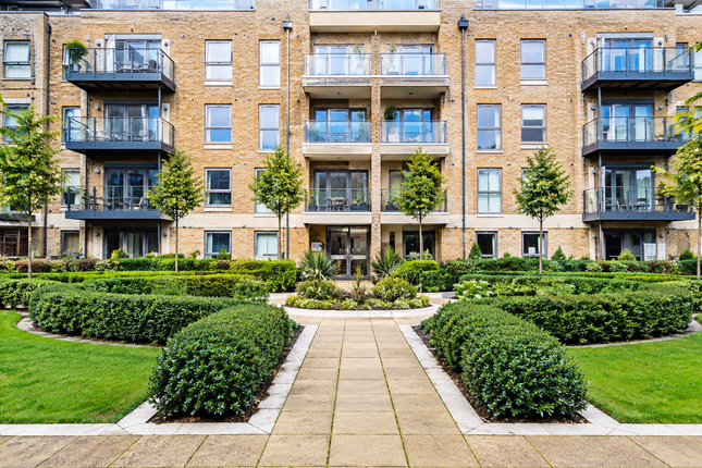19 Palladian Gardens, London photo 2