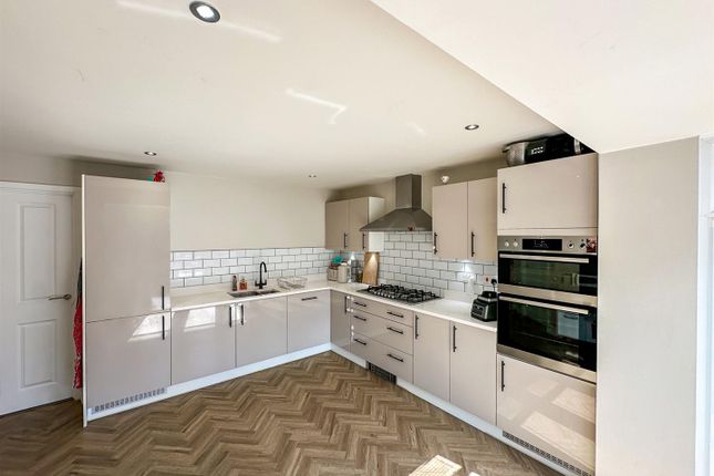 13, Leys Close, Corby photo 2