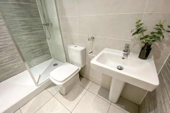 38, 3Alma St, London photo 4