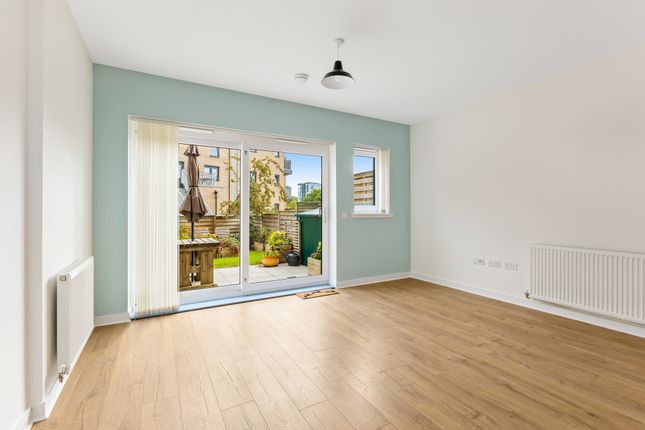98, Lawrie Reilly Place, Leith, Edinburgh photo 4