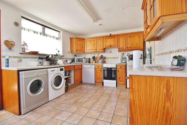 74 Twickenham Road, Isleworth photo 4