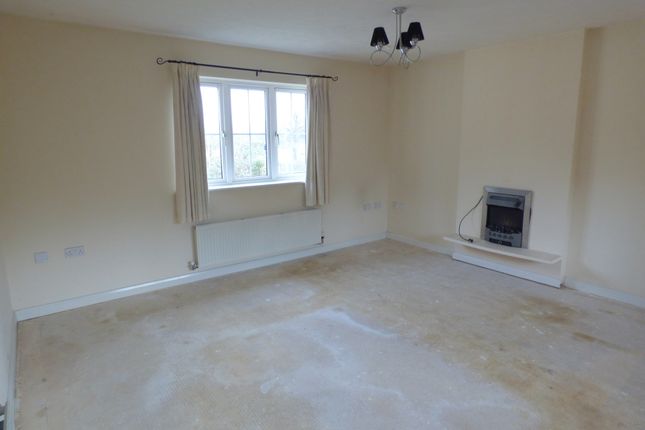 Flat for sale in Oberon Way, Cottingley, Bingley, West Yorkshire