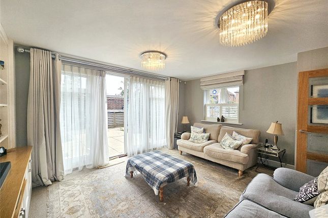 1, Gilbert Hannam Close, West Sussex photo 4