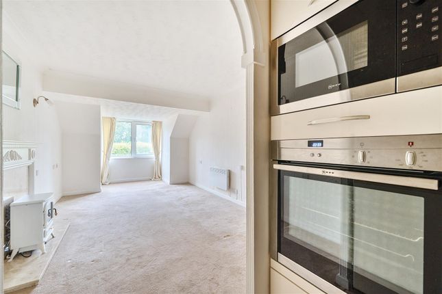 Flat 27 McKernan Court, High Street, Sandhurst photo 3