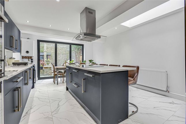 End terrace house for sale in Petergate, London