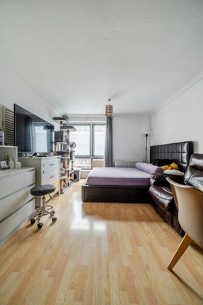 131 Trentham Court,, Victoria Road, London photo 4