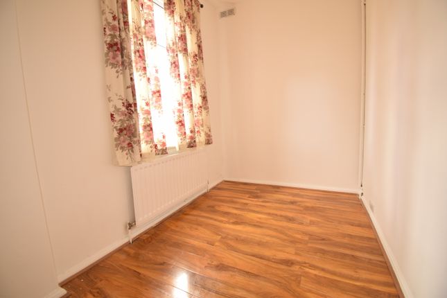 212, Cowick Road, London photo 4