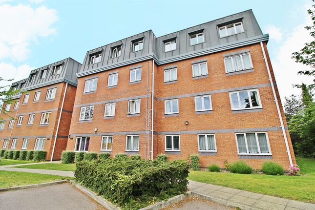 Flat to rent in Endymion Mews, Hatfield