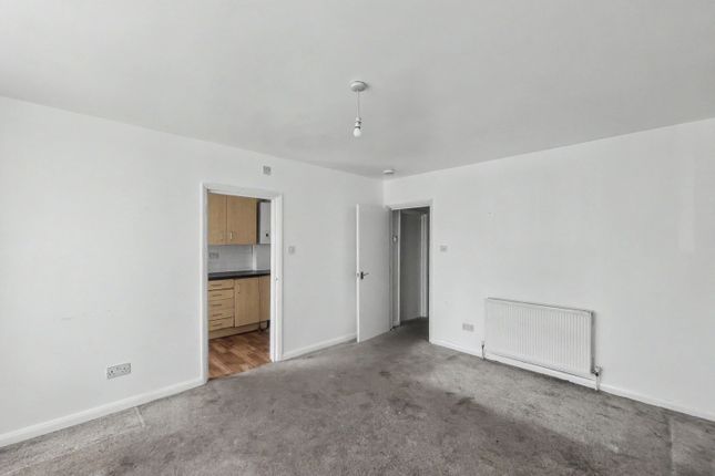 37c Sellons Avenue, London photo 3