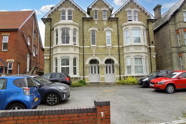 Flat for sale in Clapham Road, Bedford