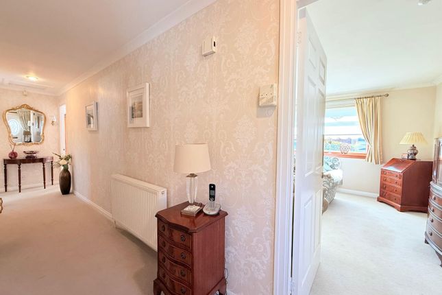 32 , Fullerton drive , Polmont  photo 3