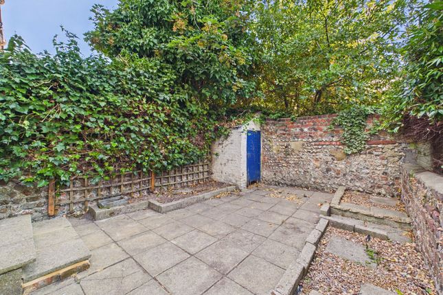 Room 6, 35 St. Martins Place, Brighton photo 5