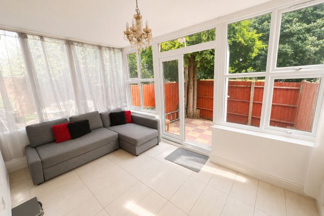 42, Colebrook Way, London photo 5