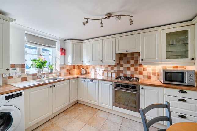 3, Barneys Close, Bridport photo 4