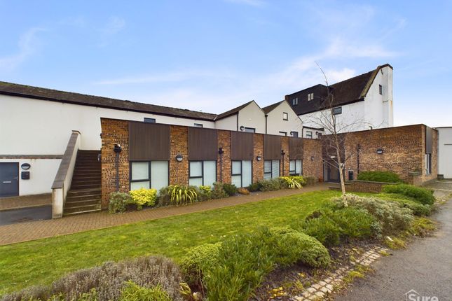 1-bed flat on 14 Castle Apts Station Road, Hatton, Derby, £800/mo