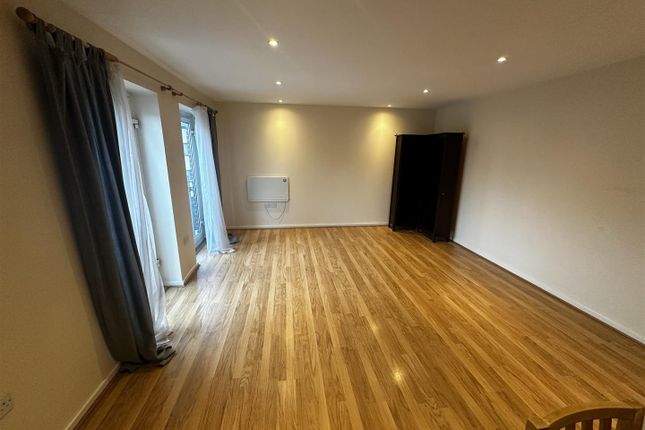 Flat to rent in Livery Street, Leamington Spa CV32
