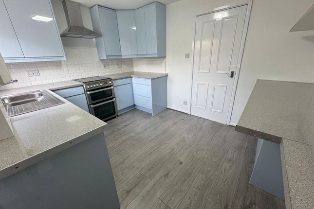 12, St Oswalds Close, KIDDERMINSTER photo 3