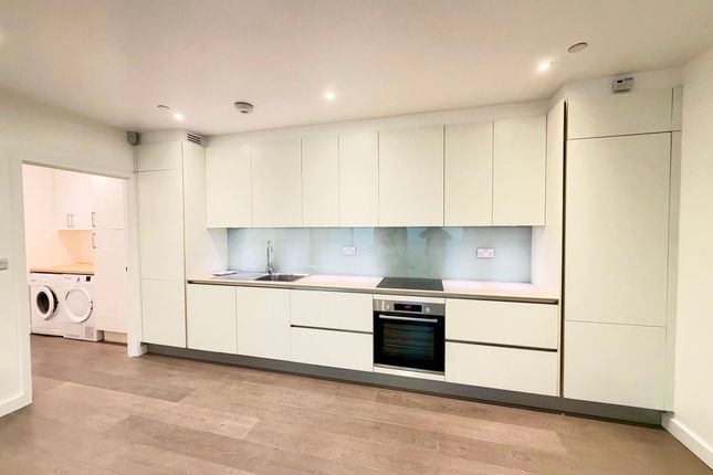 Flat 21, Embassy Lodge, London photo 3