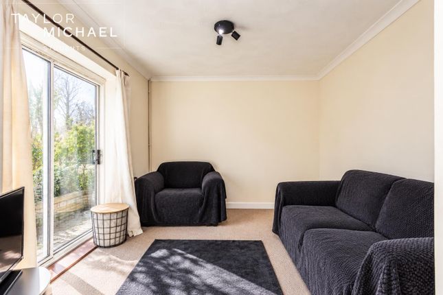 Waverley Crescent, Brighton photo 5