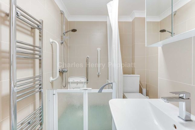 Flat for sale in Cannon Hill, London
