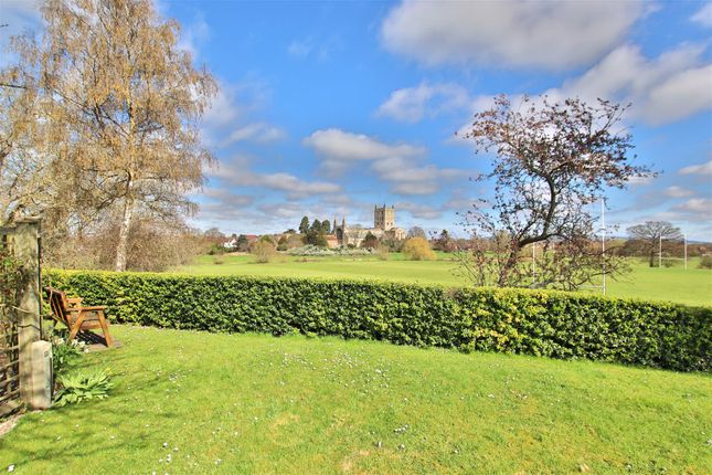30, Shephard Mead, Tewkesbury photo 2