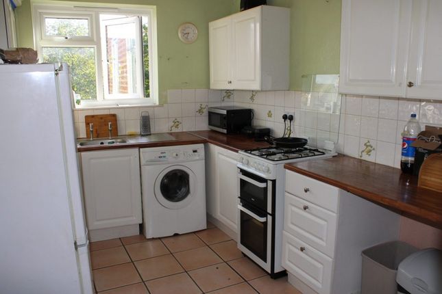 FLAT 5, 24-26, THE BROADWAY, THATCHAM photo 2
