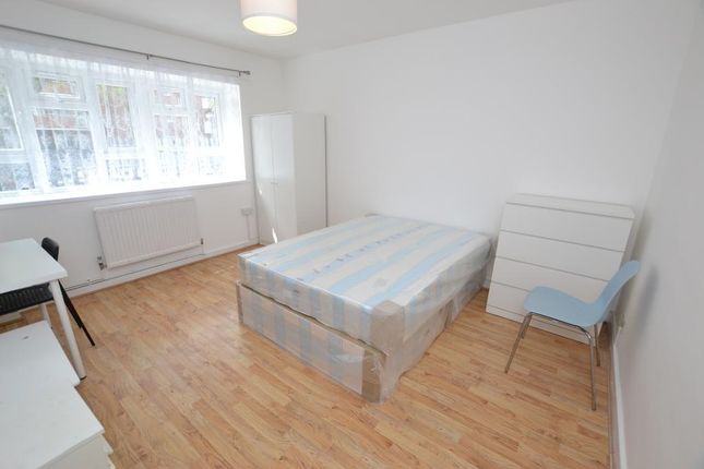 Thumbnail Room to rent in Roche House, Beccles Street, London