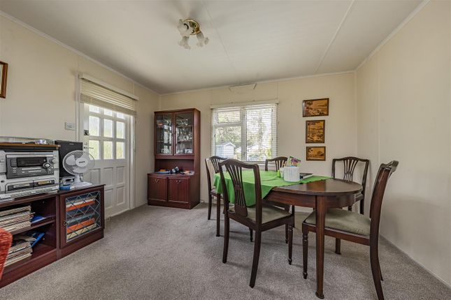 18 Centre Road, Willows Riverside Park, Windsor photo 3
