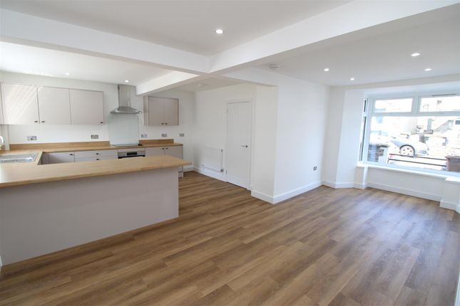 7, Maes-Y-Graig Street, Bargoed photo 4