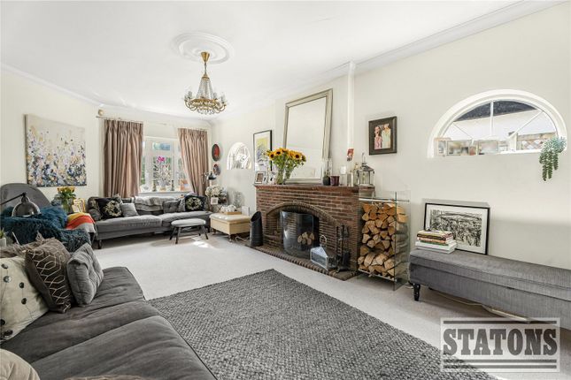 22, Georges Wood Road, Brookmans Park photo 2
