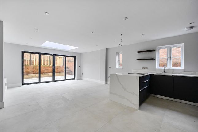 Lime Tree Mews, 4, Old Bath Road, Charvil photo 2