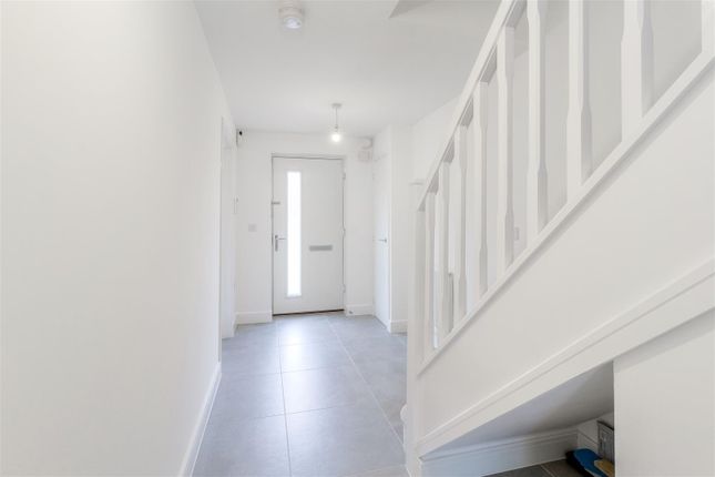 38, Fitzhugh Rise, Wellingborough photo 2