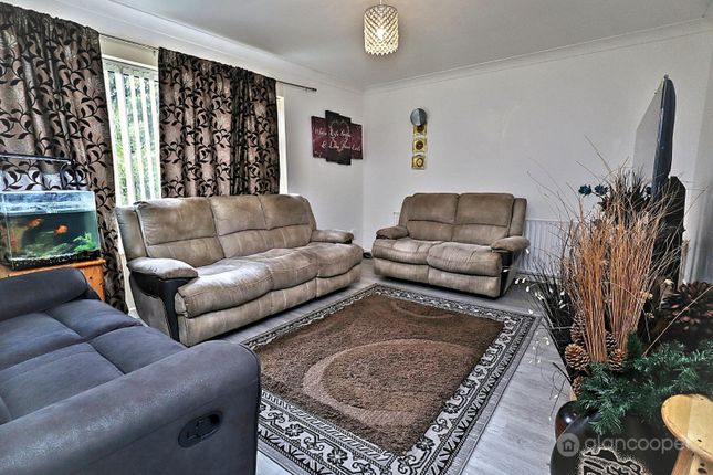 26 Hoarestone Avenue, Nuneaton, Warwickshire photo 3