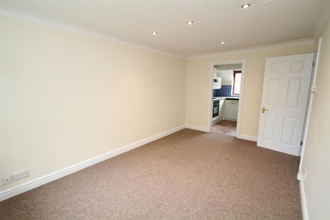 Flat to rent in Quarry Road, Swindon