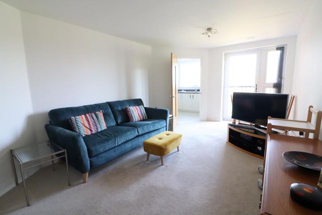 Flat to rent in High View, Bedford, Bedfordshire