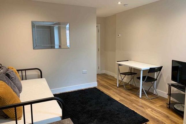 Thumbnail Flat to rent in Lennox Road, Gravesend
