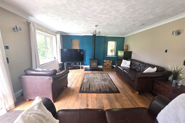 27, Glenholme Road, Pudsey photo 5