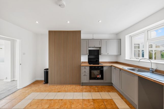 6, Scafell Close, Worcester photo 3
