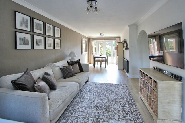 49, Brookbridge Lane, Datchworth photo 3