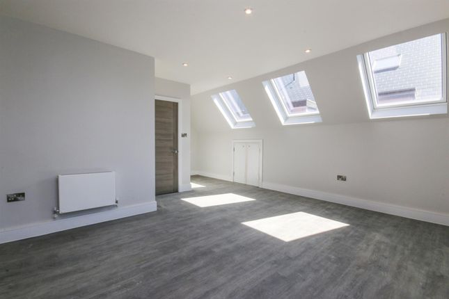 44 Flat 8, Holden Road, London photo 3