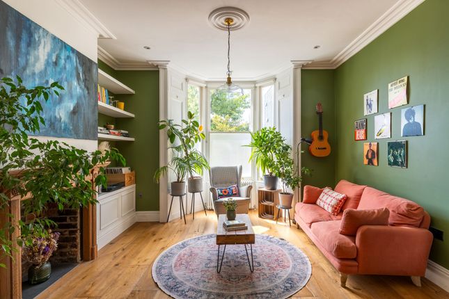 Flat 2, 100 Cecilia Road, London photo 2