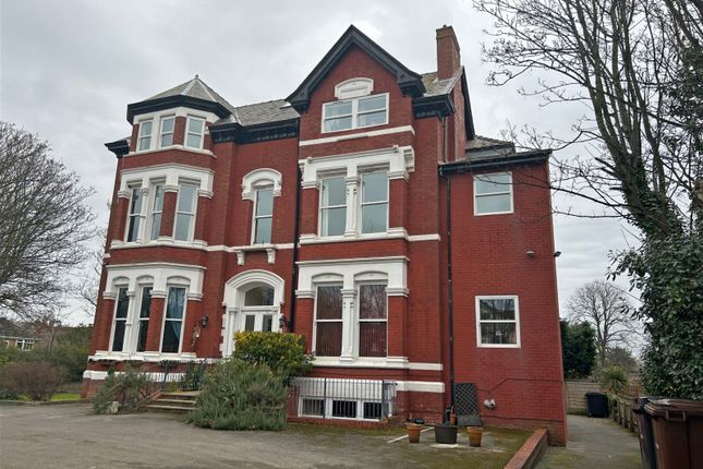Flat for sale in Brantwood Court, Park Avenue, Southport