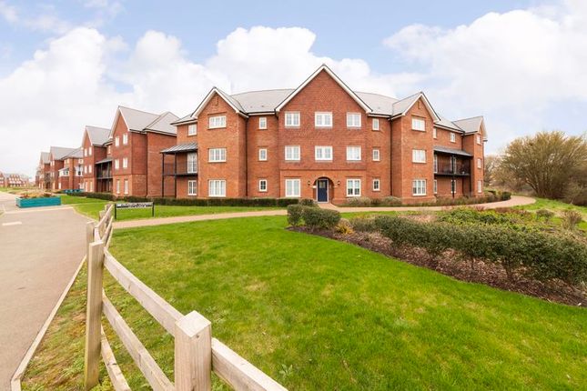 Thumbnail Flat for sale in Franklin Gardens, Didcot