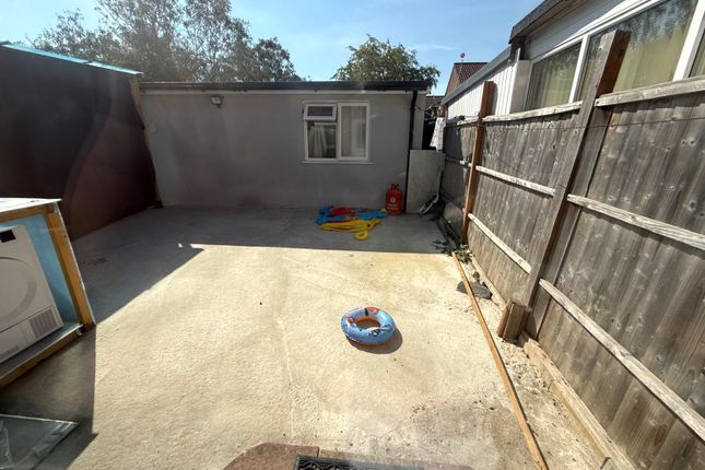 Masefield Way, Stanwell photo 2