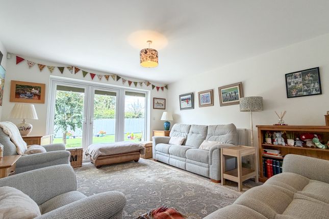 8 Coopers Crescent, Hingham, Norfolk photo 2