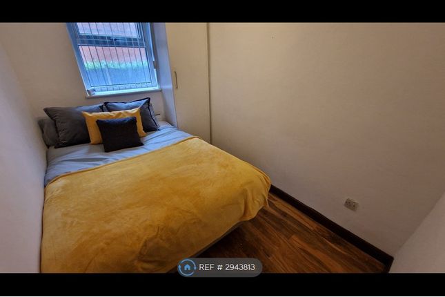 Flat, Polygon Road Crumpsall, Manchester photo 4